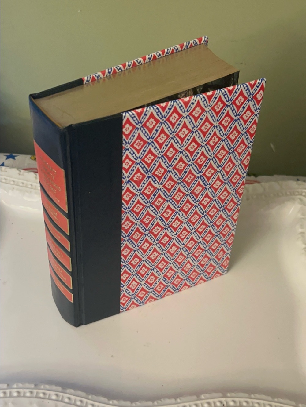 Vintage Red and Blue Volume 5 of the vintage Reader's Digest Condensed Book set